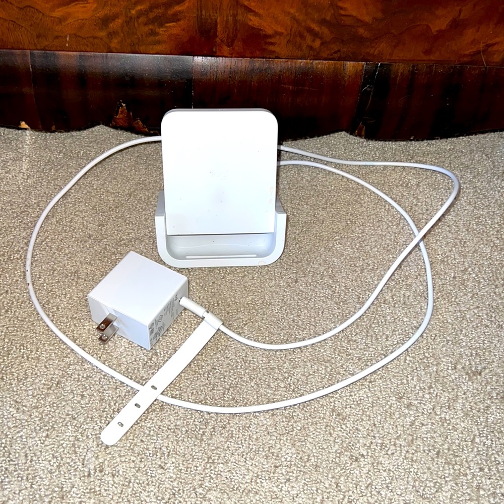 LOGITECH POWERED WIRELESS CHARGING STAND